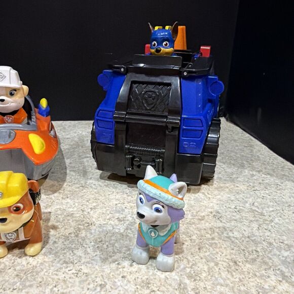 Paw Patrol Lot with 6 Figures - Ride and rescue police car, firetruck, & boat - Picture 3 of 3